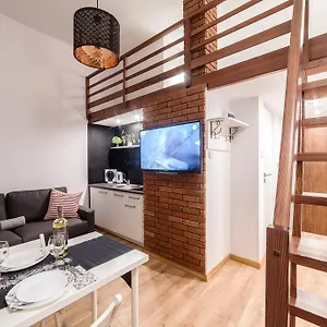 2 Nights - Great Location, Right Next To Main Rail And Bus Station, 10 Min To Main Square By Foot Aparthotel